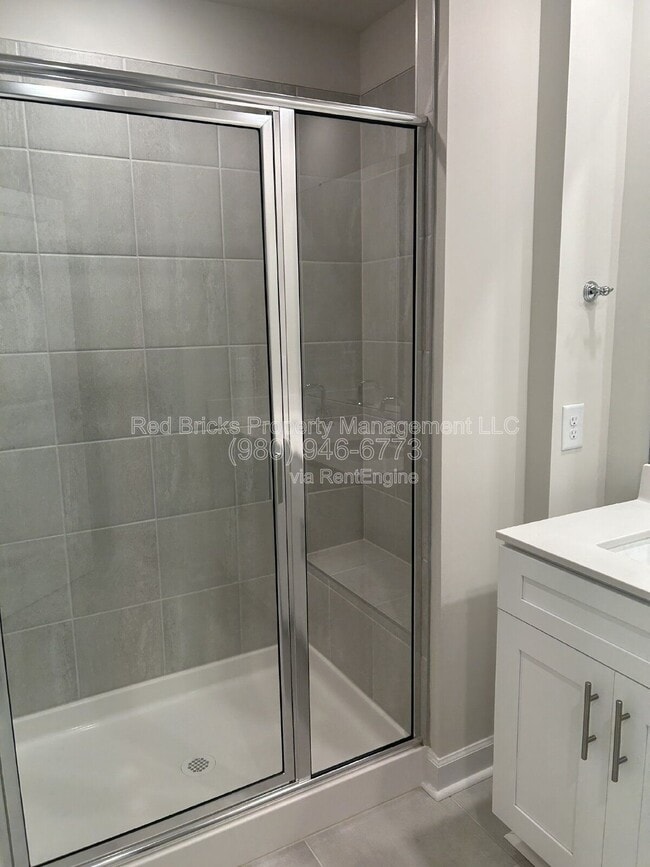 Building Photo - 1816 Braemar Vlg Dr