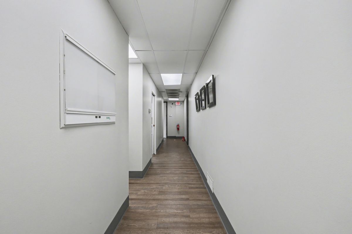 Building Photo - 30000 Orchard Lake Rd