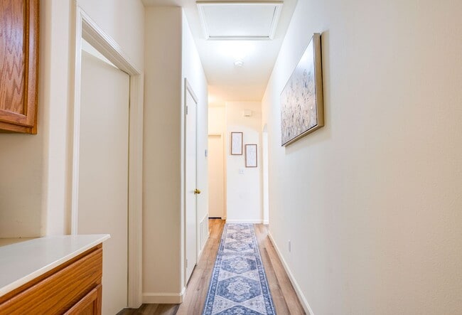 Building Photo - Gorgeous Single story home - walking dista...
