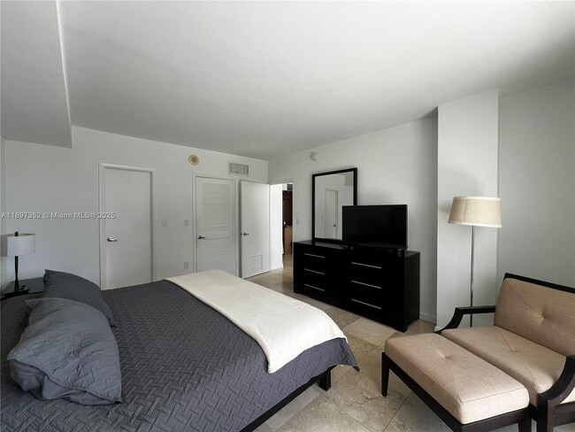 Building Photo - 10275 Collins Ave