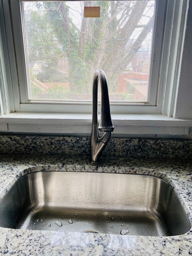 Building Photo - 119 N Robinson St