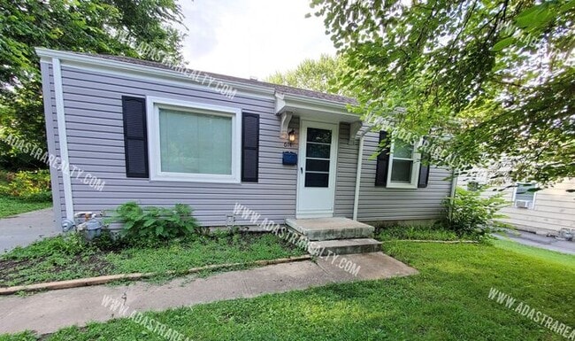 Primary Photo - 2 Bedroom Waldo Charmer!!-Available in AUG...