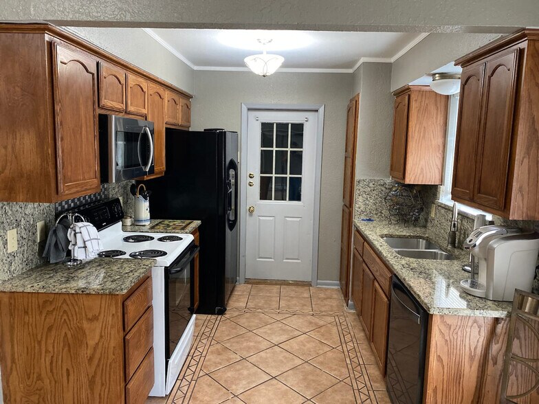 Building Photo - 6614 Long Meadow Dr