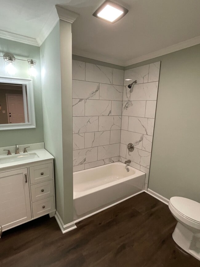 Building Photo - 820 Hamrick St