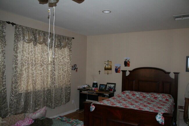 Building Photo - 8851 W Augusta Ave