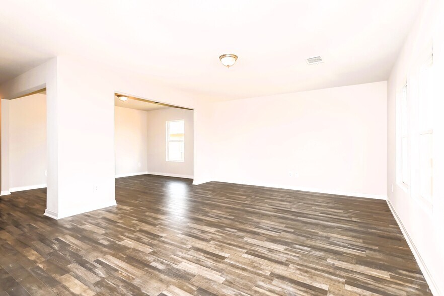 Building Photo - 14211 Green Wing Cir