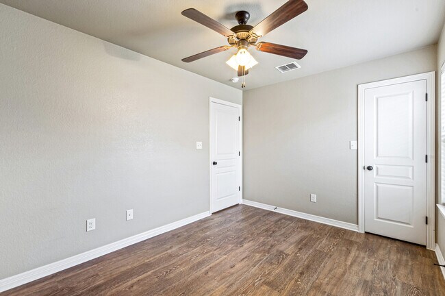 Building Photo - 1617 Shadow Canyon Dr