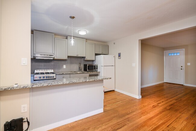 Building Photo - 66 Manor Dr