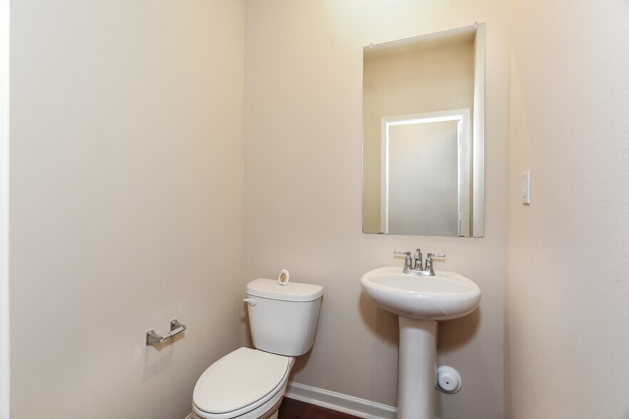 Building Photo - 6310 Rainbow Row
