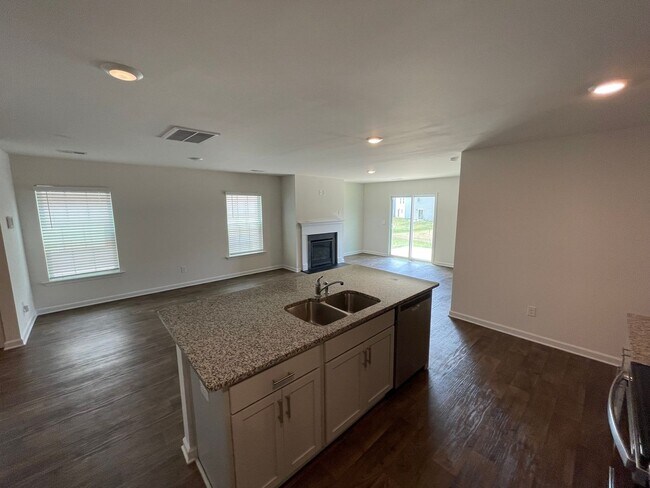 Building Photo - Complimentary Rent for a July ONLY Move in...