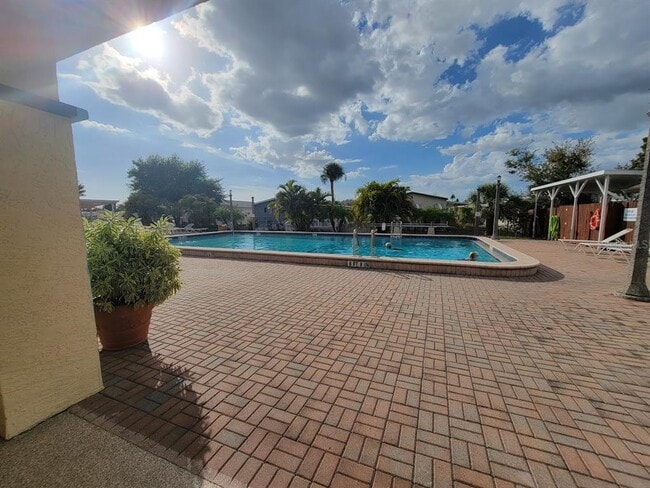 Building Photo - 5700 Holiday Park Blvd