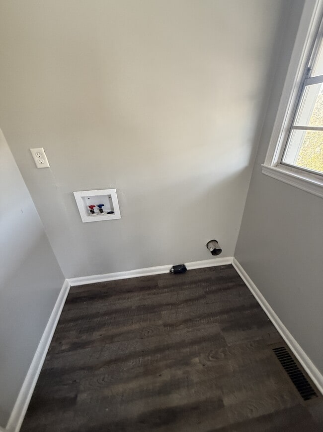 Building Photo - 605 80th St S