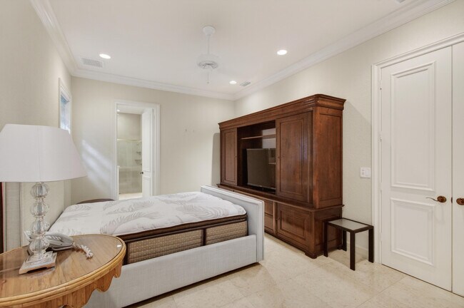 Building Photo - 331 Mizner Lake Estates Dr