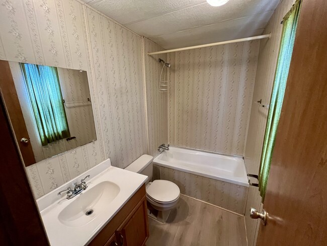 Building Photo - 108 Cedar Dr