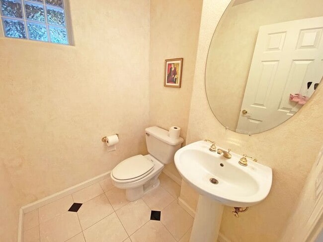 Building Photo - 5821 Killarney Cir