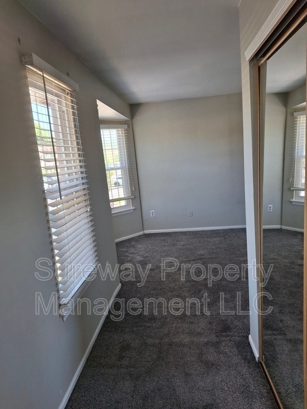 Building Photo - 127 Crown Prince Dr
