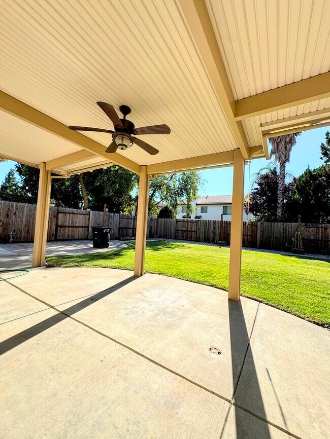 Building Photo - 4 bd 3 bth in Quiet Natomas Neighborhood