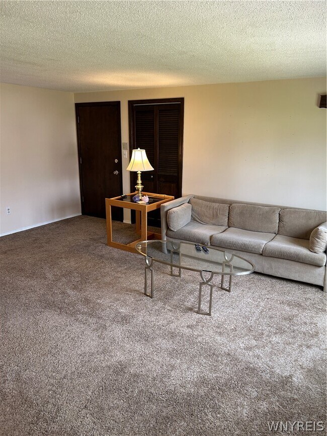 Building Photo - 307 Cayuga Rd