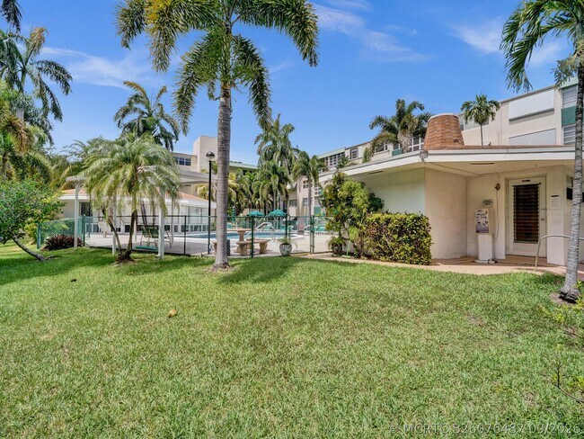 Building Photo - 1333 E Hallandale Beach Blvd