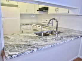 Building Photo - 124 S Sherrin Ave