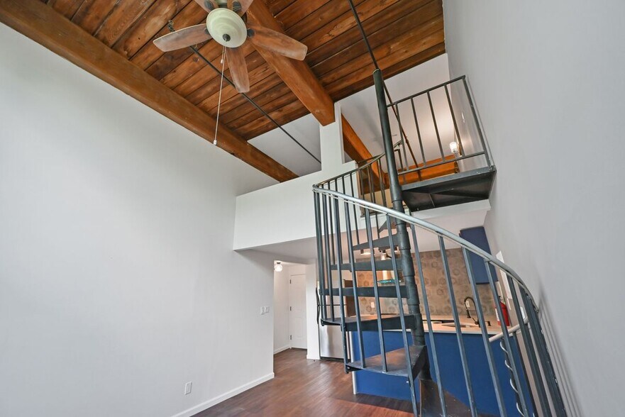 Building Photo - 384 Trenton Ave