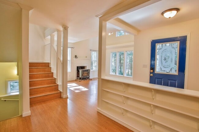 Building Photo - Gorgeous Coupeville Home is Ready for a New Tenant!!!