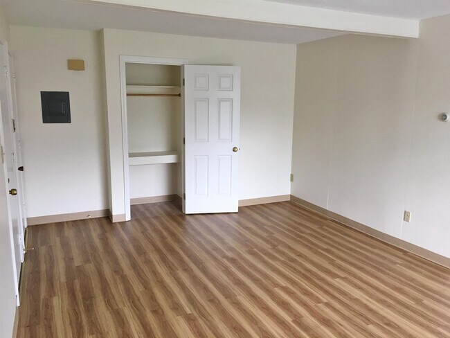 Building Photo - 3861 Brown Ave