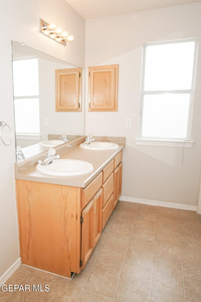 Building Photo - 3272 Garden Point Dr