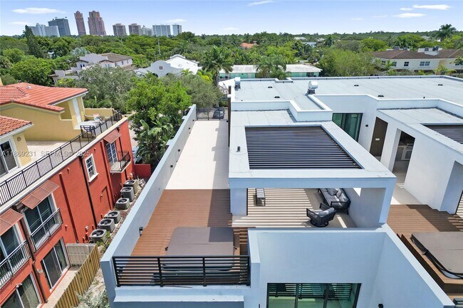 Building Photo - 1825 NE 26th Ave