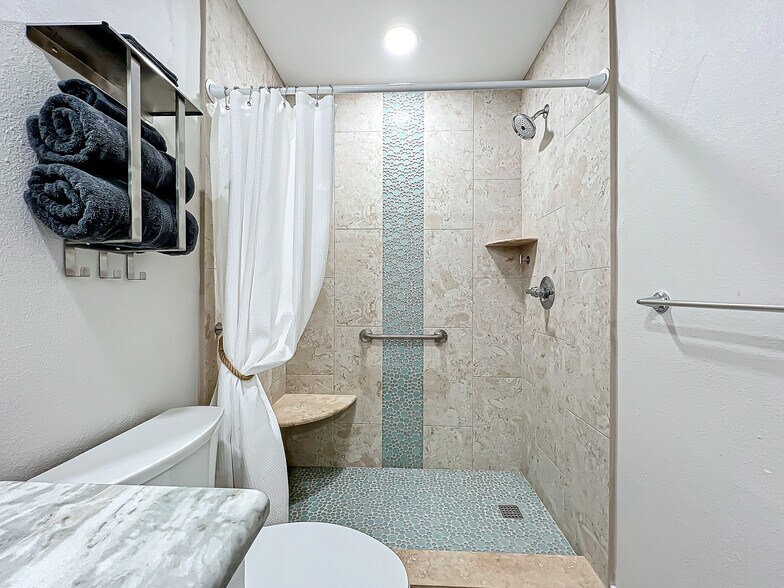 Building Photo - 1407 Pine Lake Dr