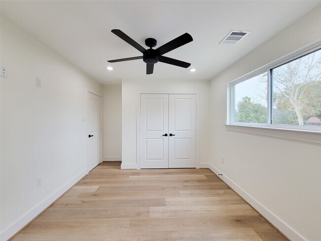 Building Photo - 20223 Laurel Lock Dr