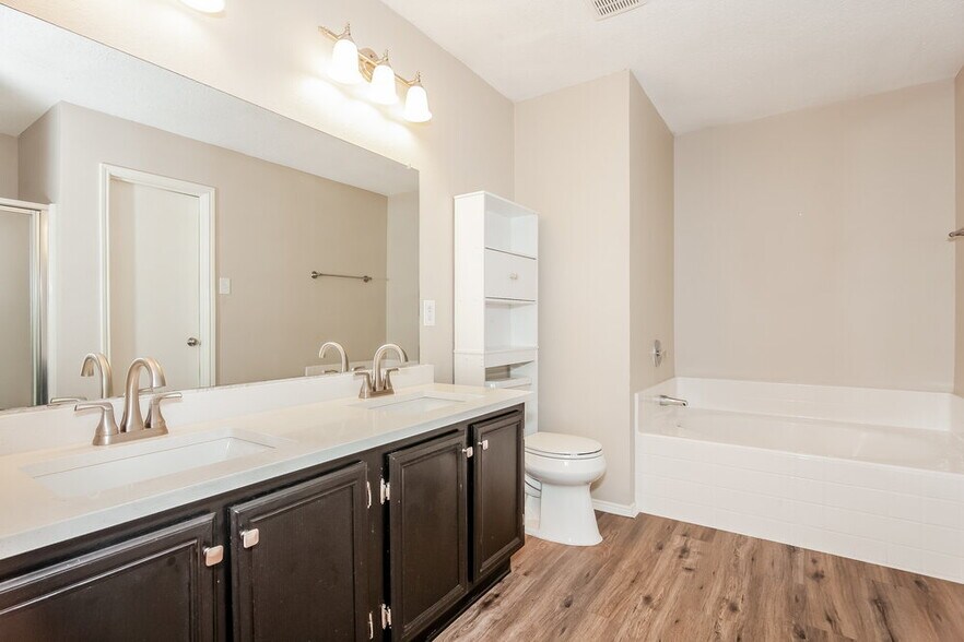 Building Photo - 2316 Graystone Dr