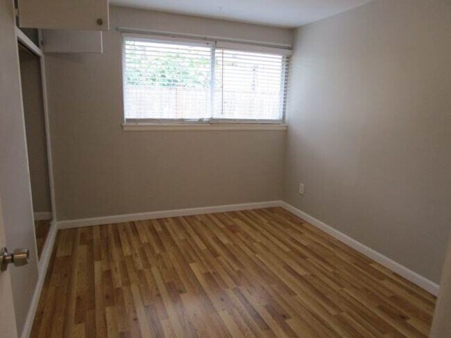 Building Photo - Charming 3 bedroom, 1 bathroom home locate...