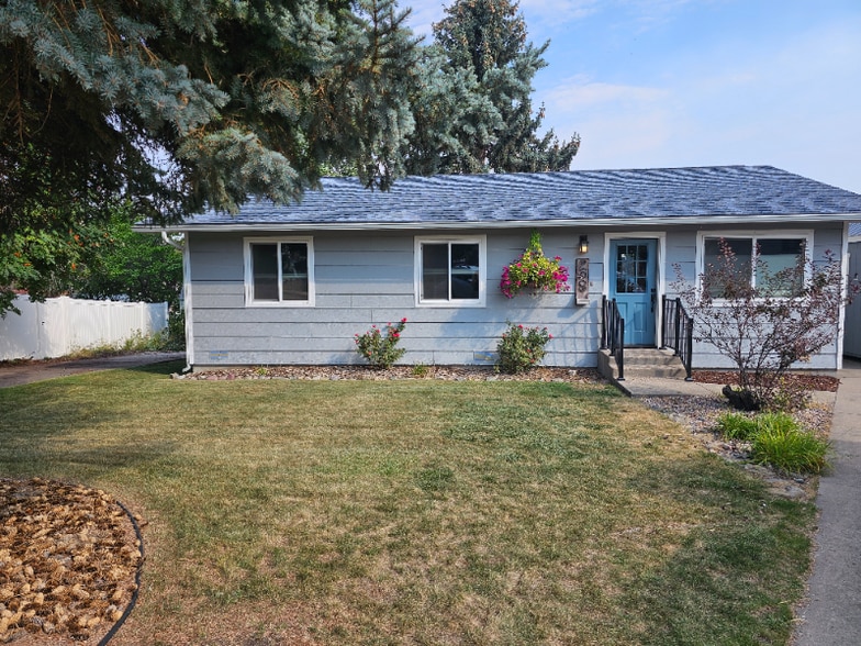 Primary Photo - 208 Island View Dr