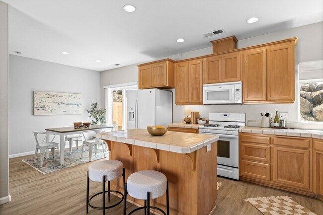 Building Photo - 1459 Yosemite Dr
