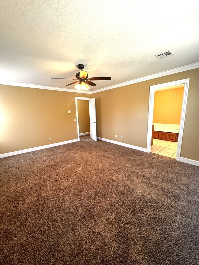 Building Photo - 15 Bluestem Ln