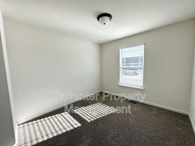 Building Photo - 350 Hammerstone Dr