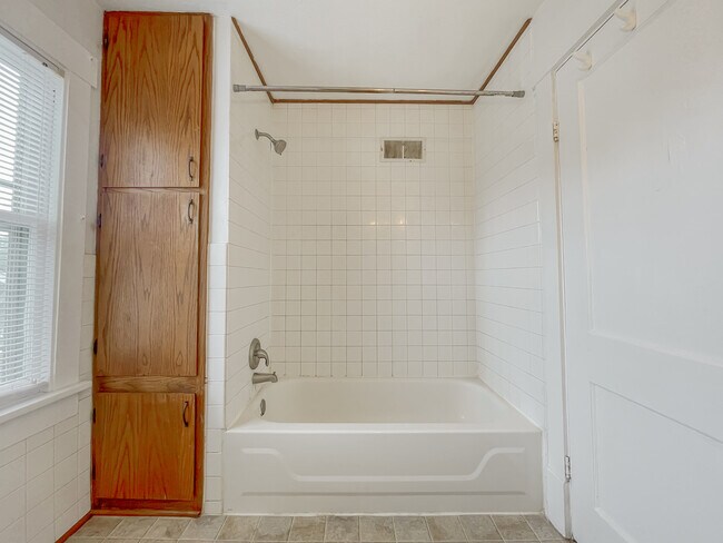 Building Photo - 1255 S 25th St