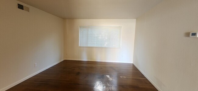 Building Photo - 9893003/37