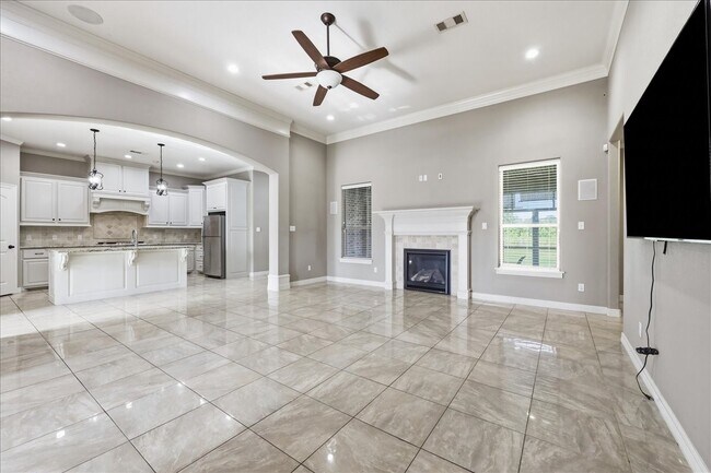 Building Photo - 160 Colonial Estates Dr