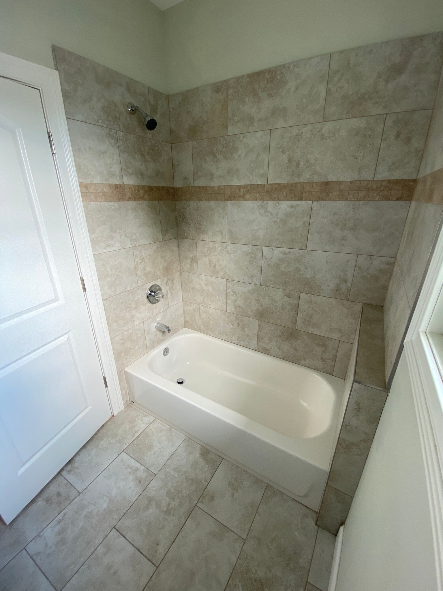 Upstairs shared bathroom - 29 Pleasant Ave