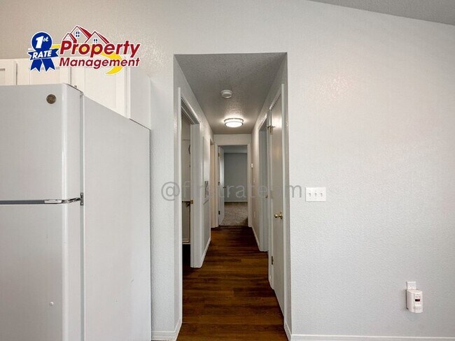 Building Photo - 3148 N Esquire Dr