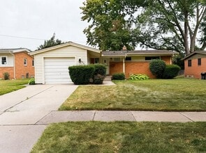 Building Photo - 878 Brooklawn Dr