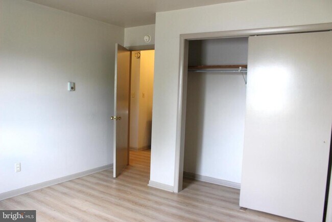 Building Photo - 45 Eisenhower Dr