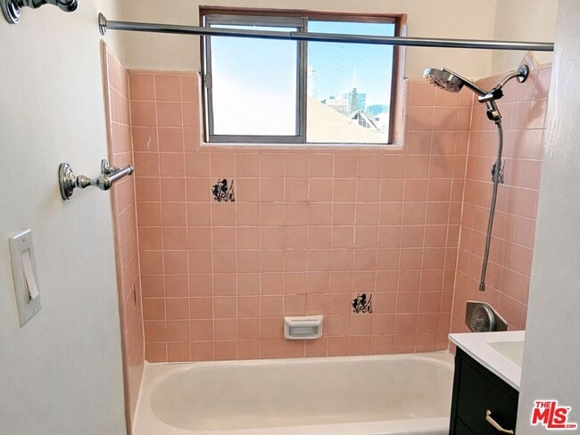 Building Photo - 1022 S Catalina St