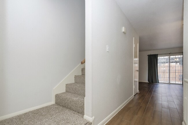Building Photo - 7950 Grove Ridge Dr