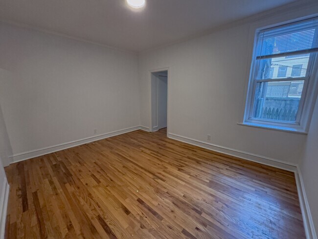 Building Photo - 336 Lombard St