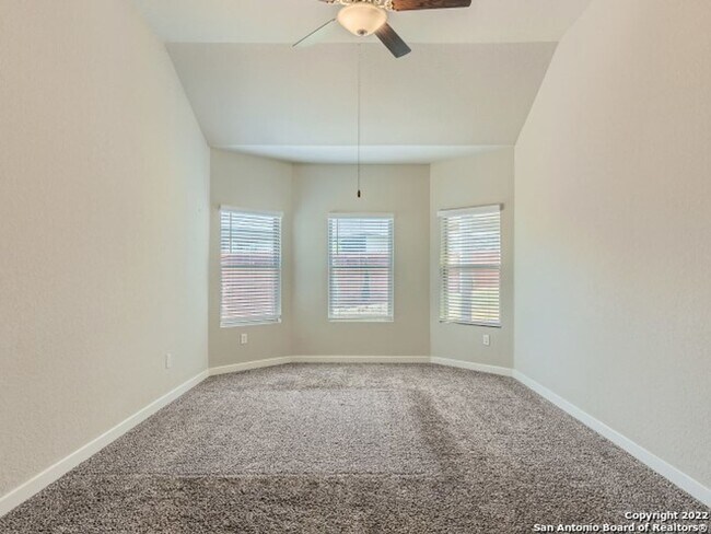 Building Photo - 5 Bedrooms with Tons of Indoor and Outdoor...