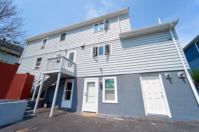 Building Photo - 1305 Salem St