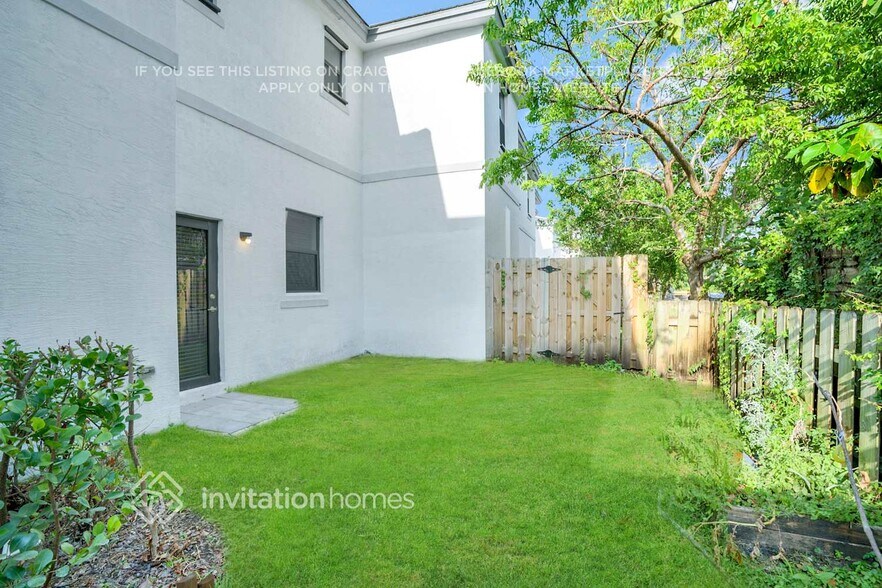 Building Photo - 1640 SW 29th St